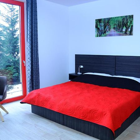 Top Hotel Vertesszolos Bagian luar foto