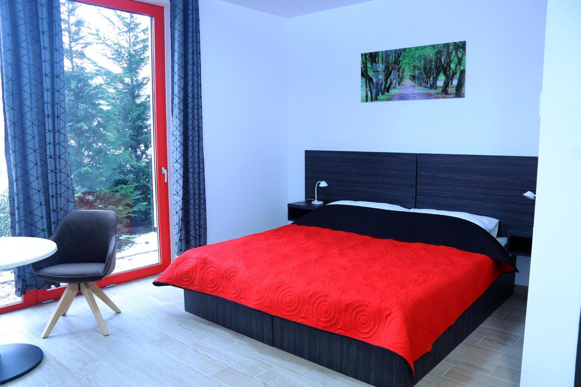 Top Hotel Vertesszolos Bagian luar foto