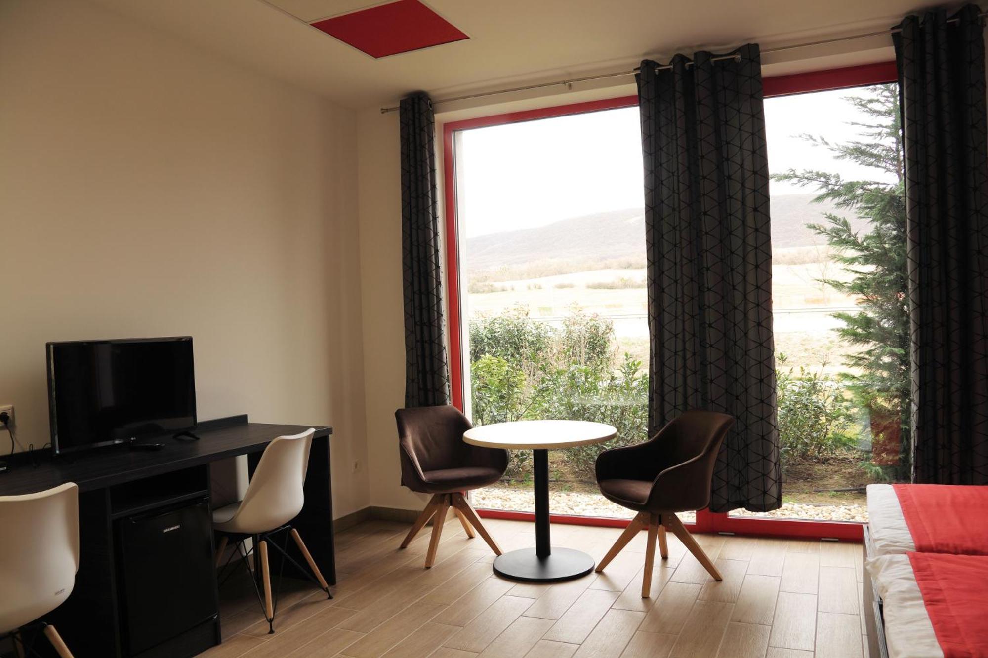 Top Hotel Vertesszolos Bagian luar foto