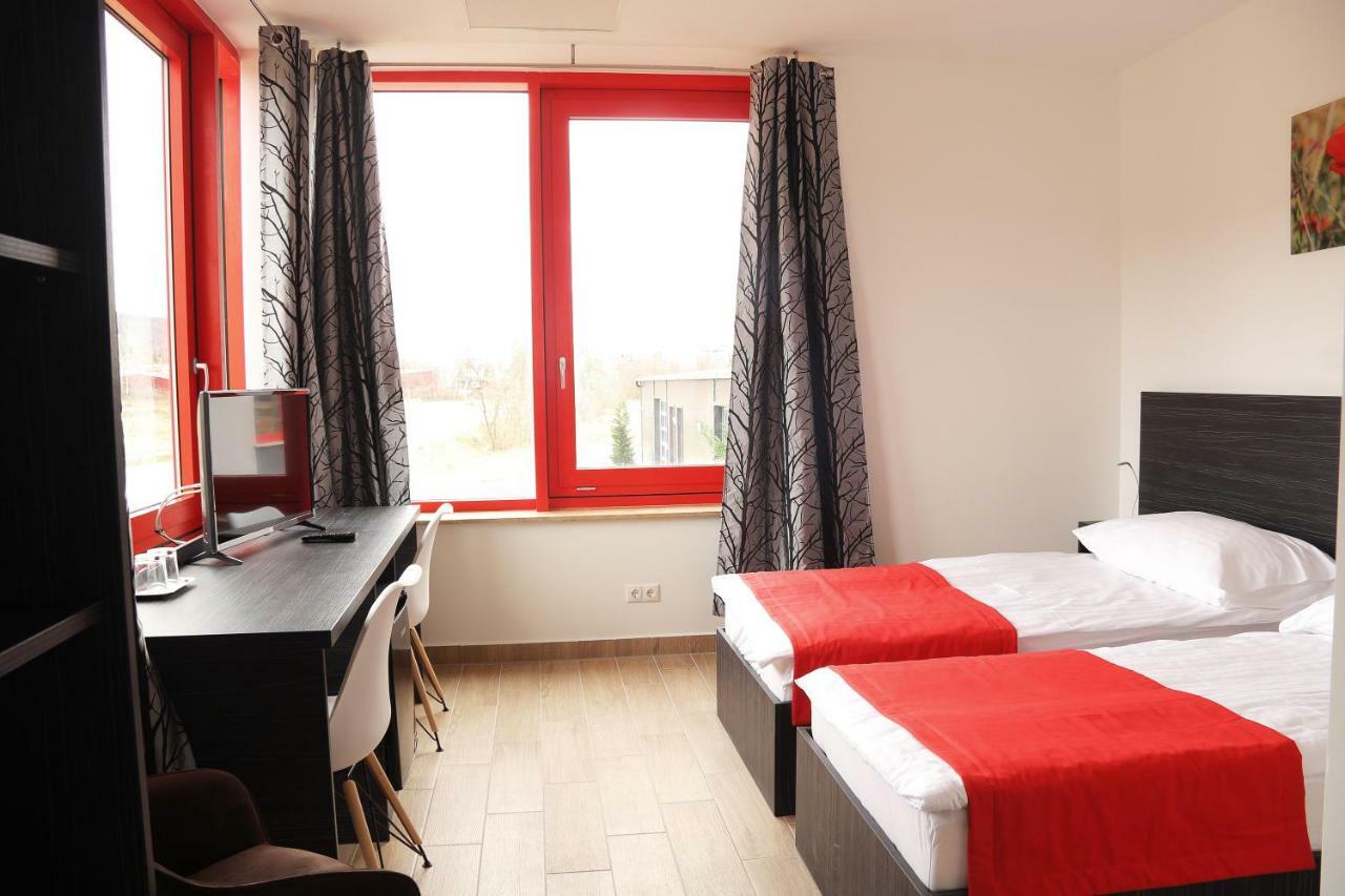 Top Hotel Vertesszolos Bagian luar foto